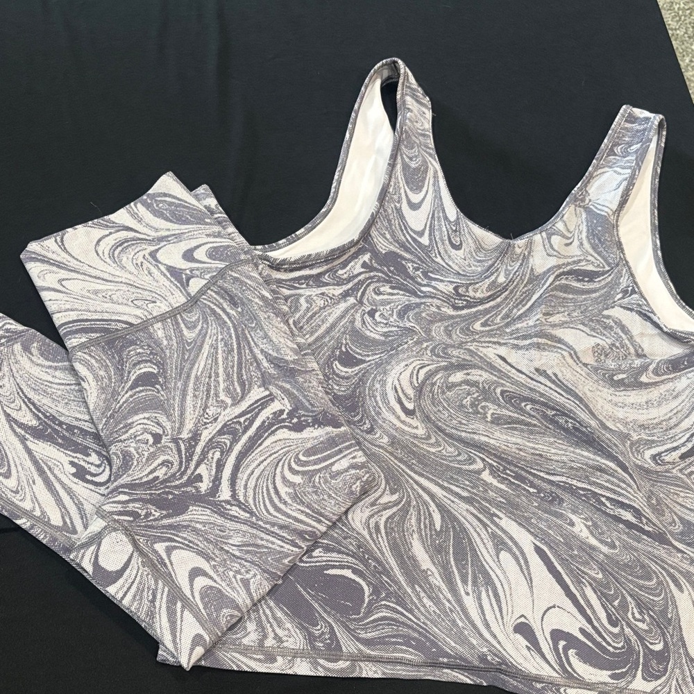 Athleta Transcend 7/8 Tight and tank  set medium